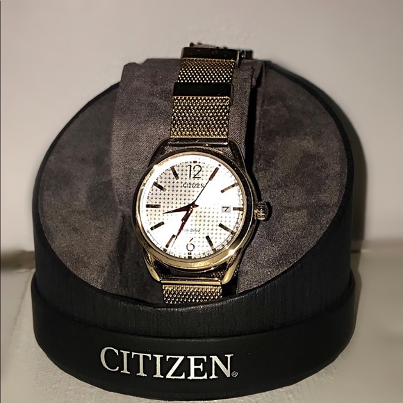 *NEVER WORN* women’s Rose gold Citizen watch